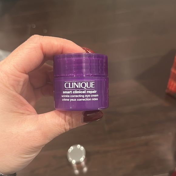 Clinique Eye Cream Duo - Purple and Pink - Picture 2 of 3